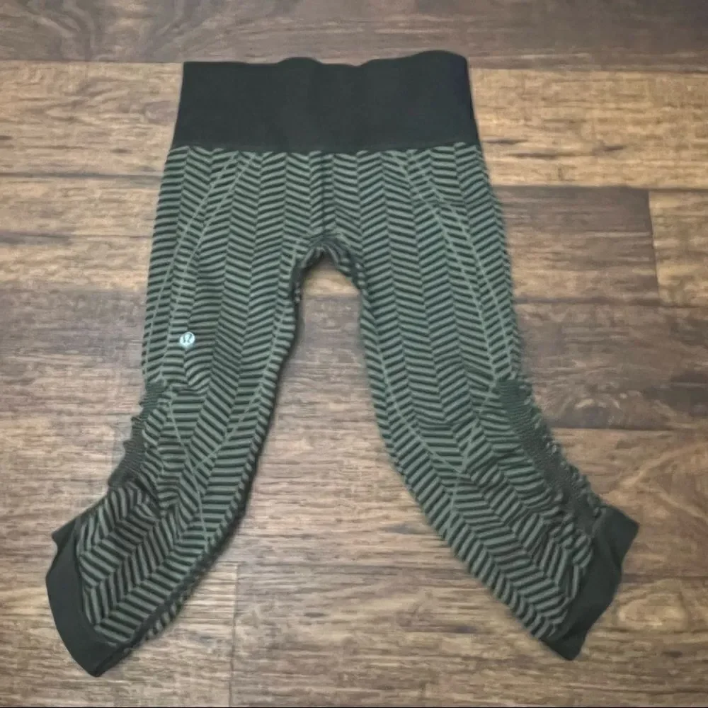 Lululemon in the flow crop ll heathered fatigue green